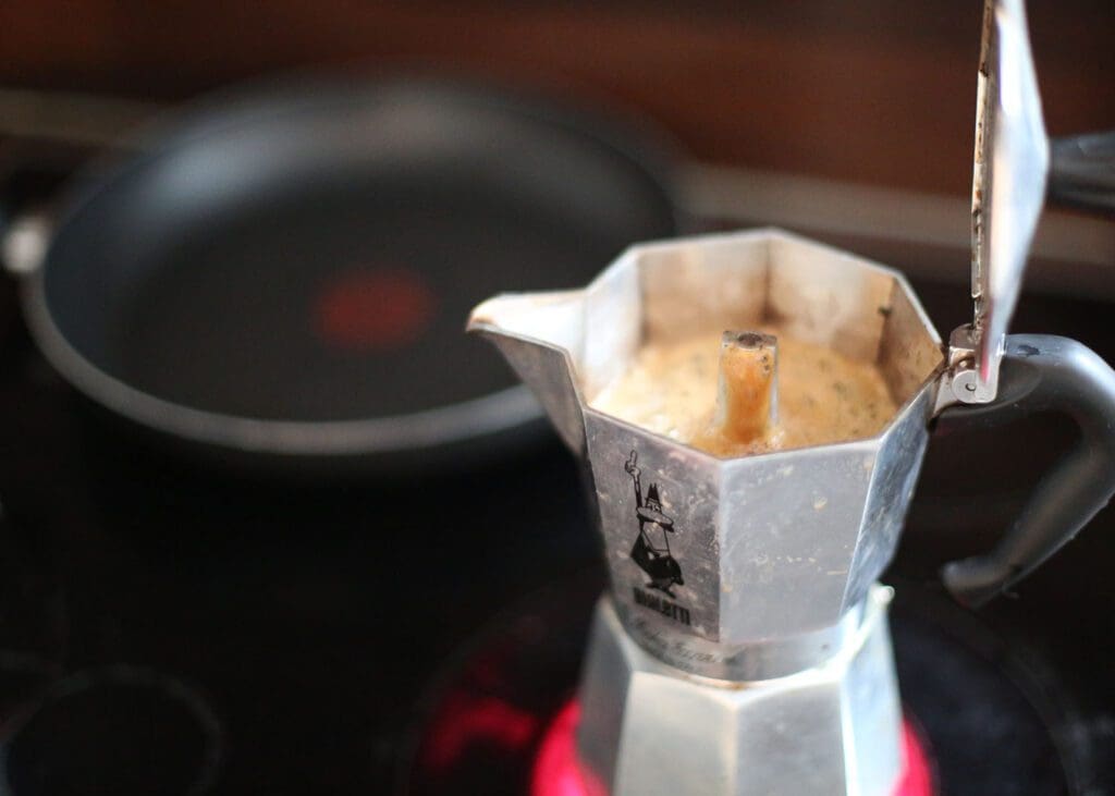 Can You Put Instant Coffee in a Coffee Maker? stovetop moka pot espresso maker, can you put Instant Coffee in a Coffee Maker