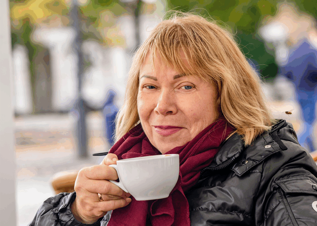 A Clean, Minimalist Scene Featuring A Few Cups Of Black Coffee—Some In Ceramic Mugs, Others In Glass—Arranged On A Wooden Surface With Soft Morning Light. 