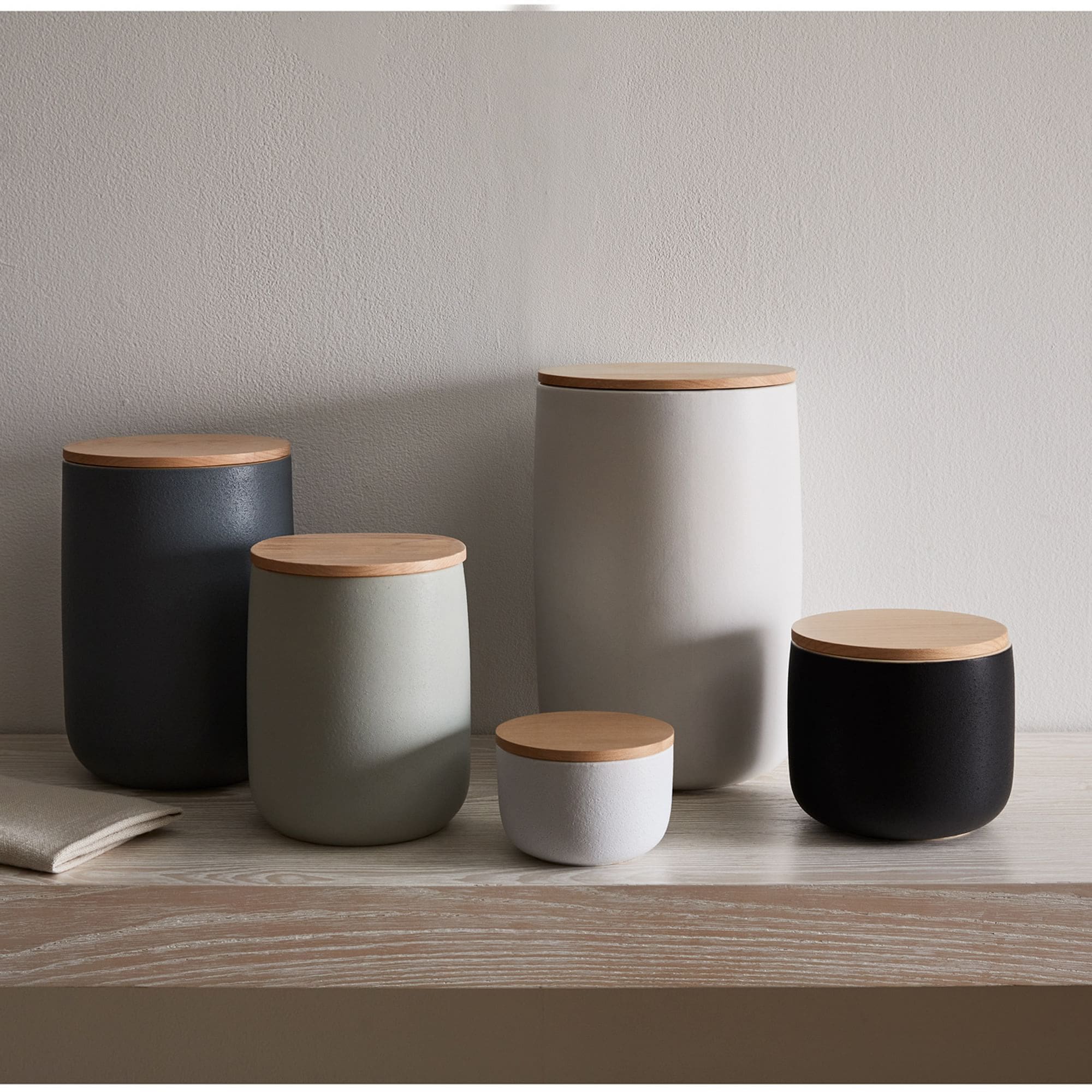 Ceramic coffee canister with rubber sealed lid