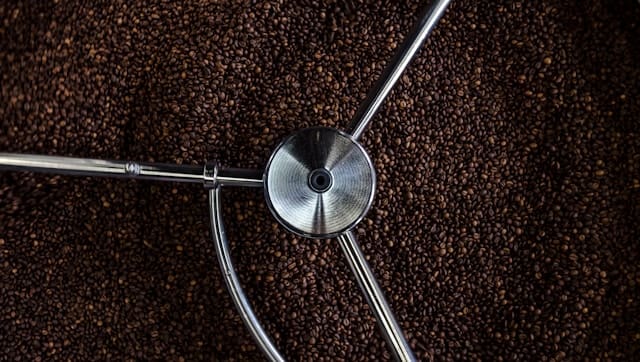 Dark roasted coffee beans — Starbucks roasting philosophy