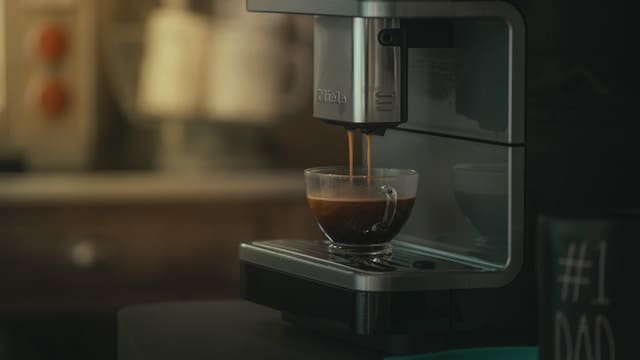 Espresso machine pulling a shot at high pressure